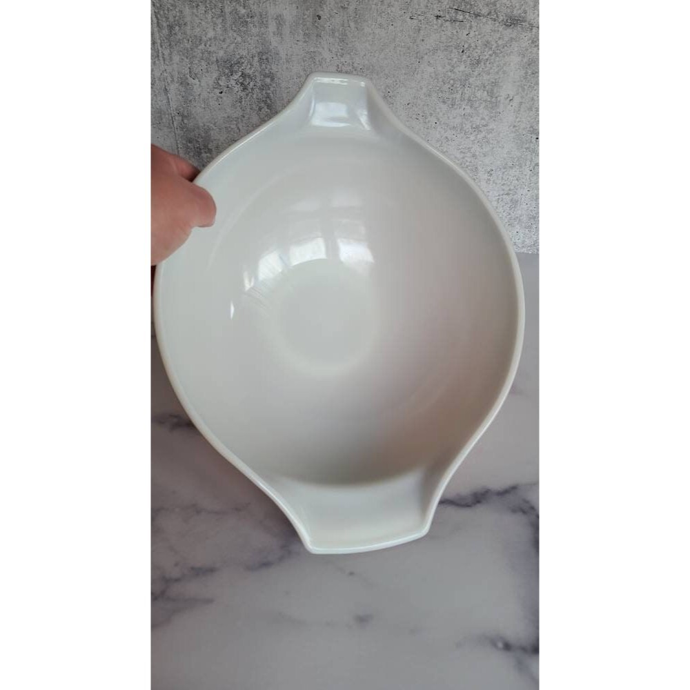 Large Spouted Pyrex Bowl - Picture 5 of 10
